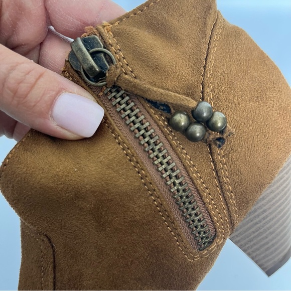 26) Madden Girl Faux Suede Payge Chestnut Beaded Ankle Booties Size 8 - Picture 12 of 13